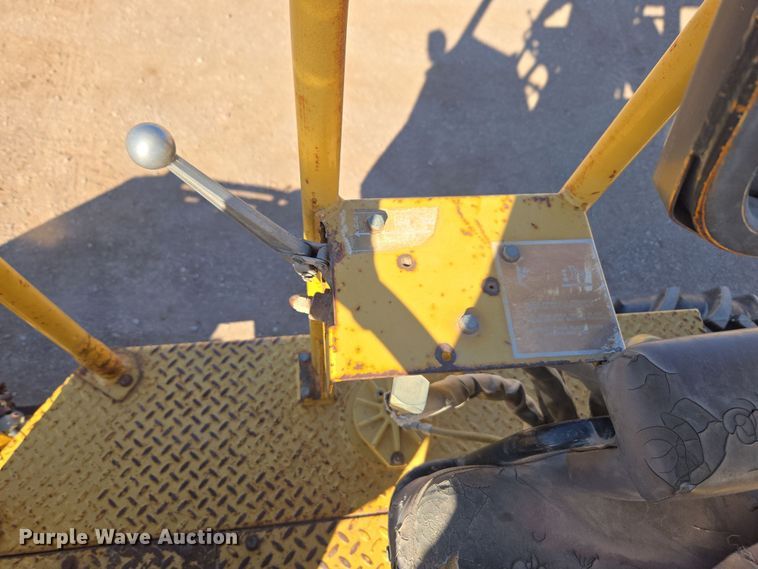 image for item DT7087 1993 Caterpillar  CP-323 single drum vibratory roller