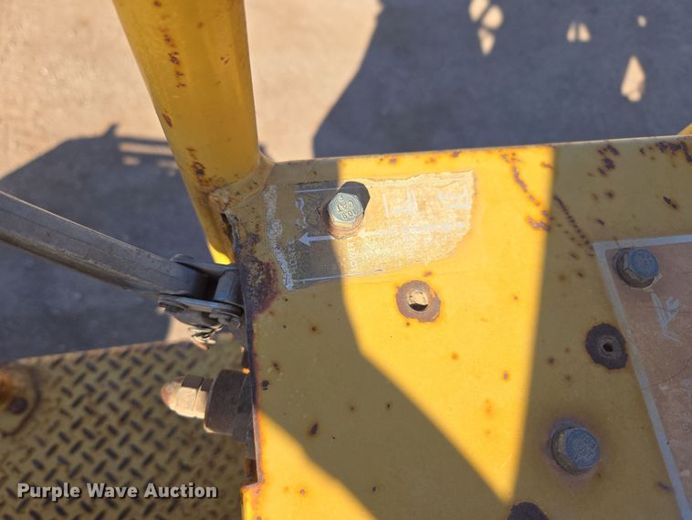 image for item DT7087 1993 Caterpillar  CP-323 single drum vibratory roller