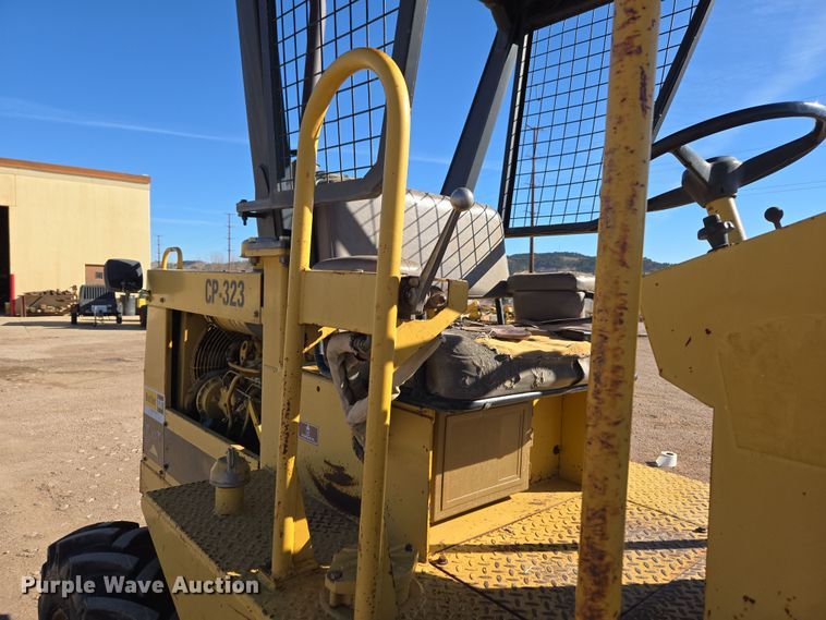 image for item DT7087 1993 Caterpillar  CP-323 single drum vibratory roller