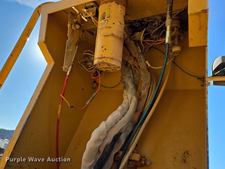 image for item DT7087 1993 Caterpillar  CP-323 single drum vibratory roller