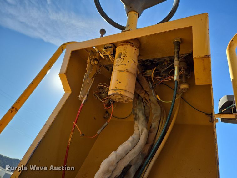 image for item DT7087 1993 Caterpillar  CP-323 single drum vibratory roller