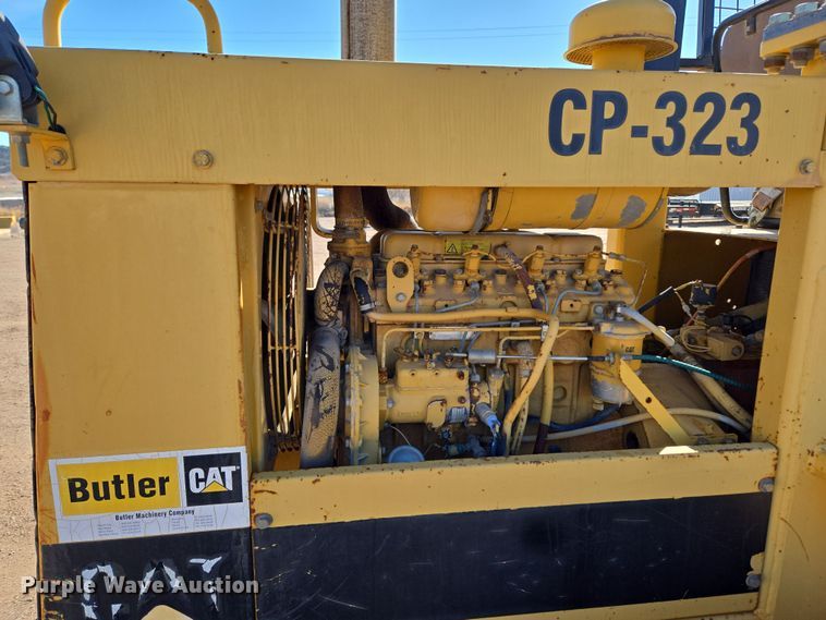 image for item DT7087 1993 Caterpillar  CP-323 single drum vibratory roller