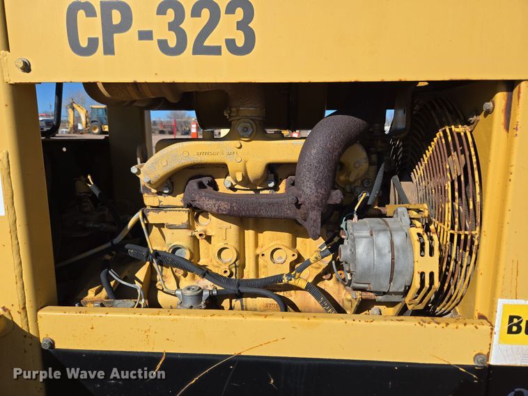 image for item DT7087 1993 Caterpillar  CP-323 single drum vibratory roller