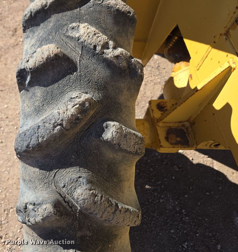 image for item DT7087 1993 Caterpillar  CP-323 single drum vibratory roller