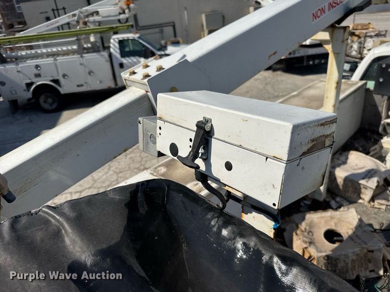 image for item DU3364 2015 Ford F450 Super Duty XL bucket truck