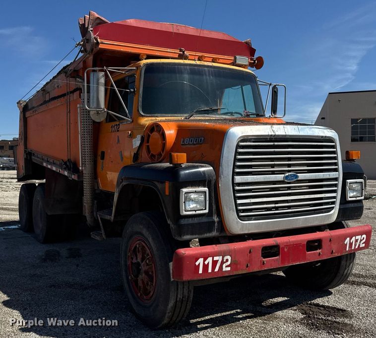 image for item DU3411 1995 Ford LNT8000 dump truck