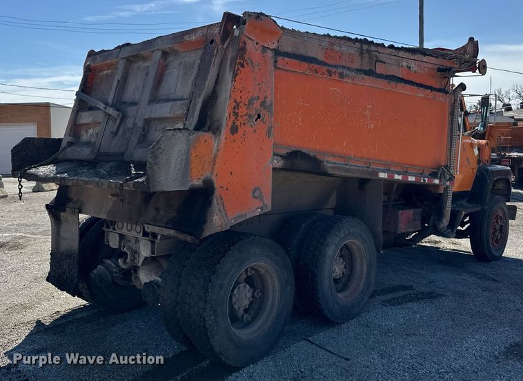image for item DU3411 1995 Ford LNT8000 dump truck
