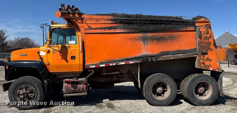 image for item DU3411 1995 Ford LNT8000 dump truck