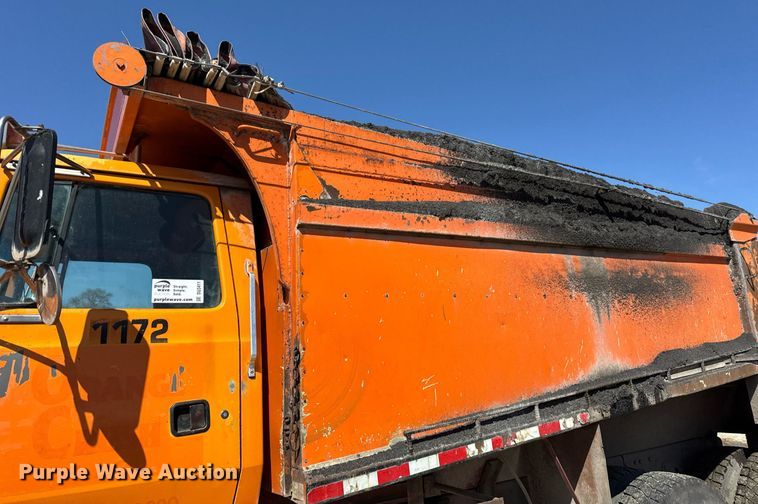 image for item DU3411 1995 Ford LNT8000 dump truck