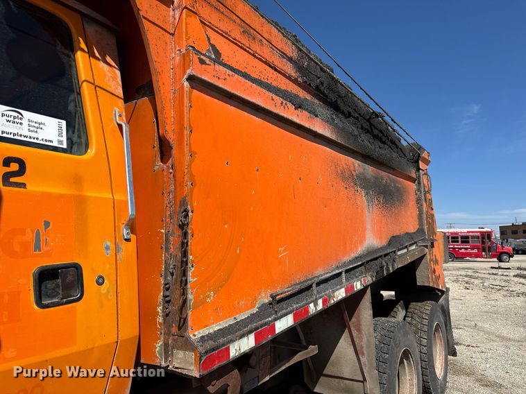 image for item DU3411 1995 Ford LNT8000 dump truck