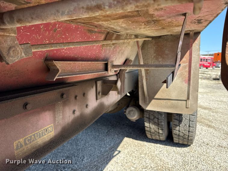 image for item DU3411 1995 Ford LNT8000 dump truck