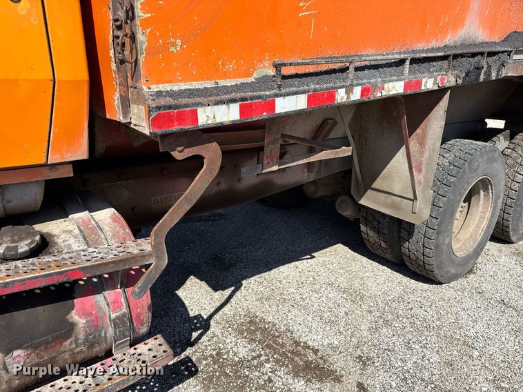 image for item DU3411 1995 Ford LNT8000 dump truck