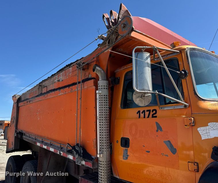 image for item DU3411 1995 Ford LNT8000 dump truck