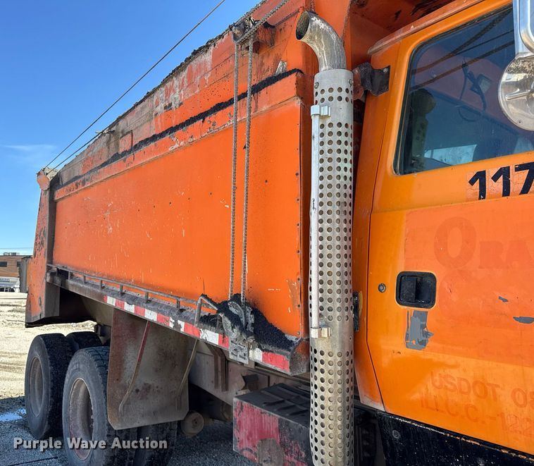 image for item DU3411 1995 Ford LNT8000 dump truck