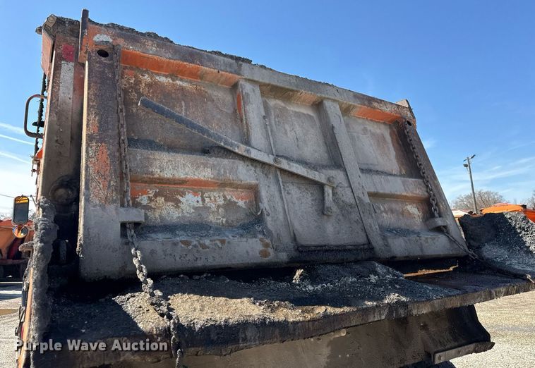 image for item DU3411 1995 Ford LNT8000 dump truck