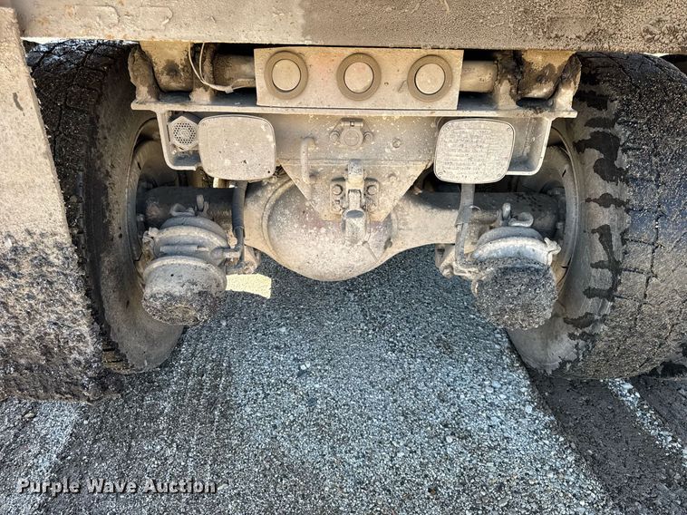 image for item DU3411 1995 Ford LNT8000 dump truck