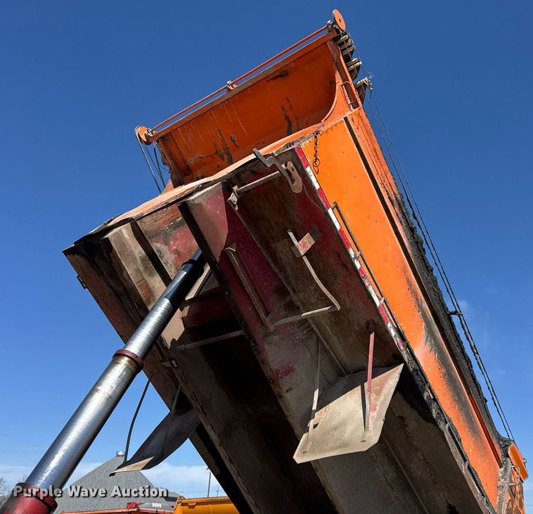 image for item DU3411 1995 Ford LNT8000 dump truck