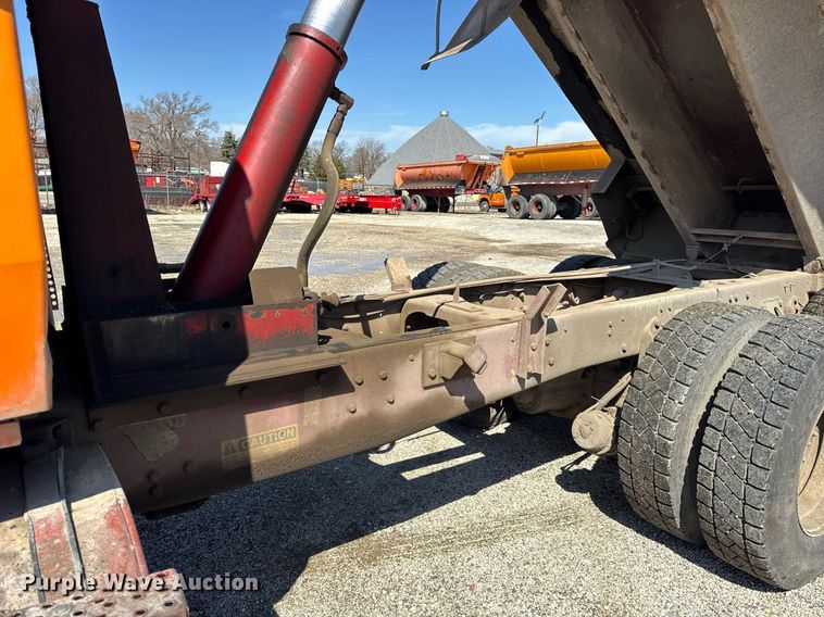 image for item DU3411 1995 Ford LNT8000 dump truck