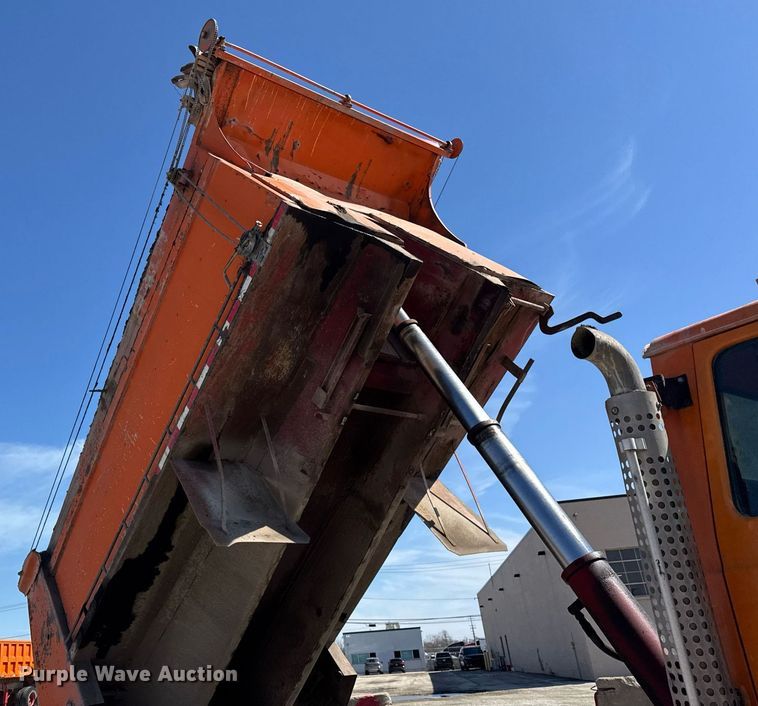 image for item DU3411 1995 Ford LNT8000 dump truck