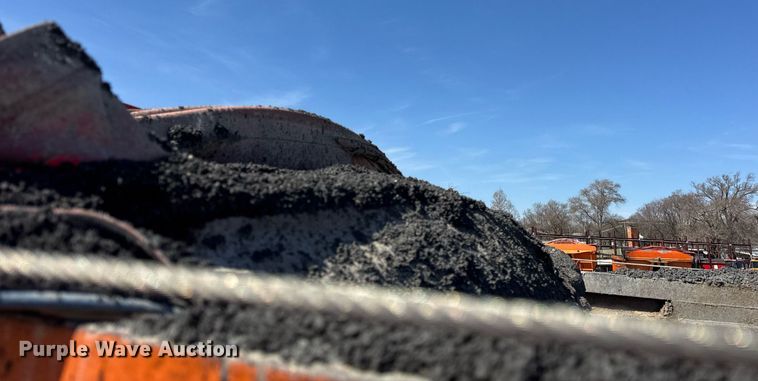 image for item DU3411 1995 Ford LNT8000 dump truck