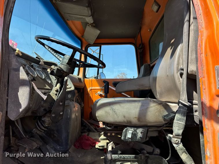 image for item DU3411 1995 Ford LNT8000 dump truck