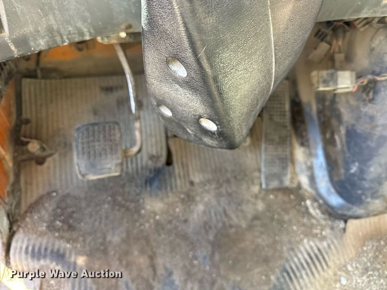 image for item DU3411 1995 Ford LNT8000 dump truck