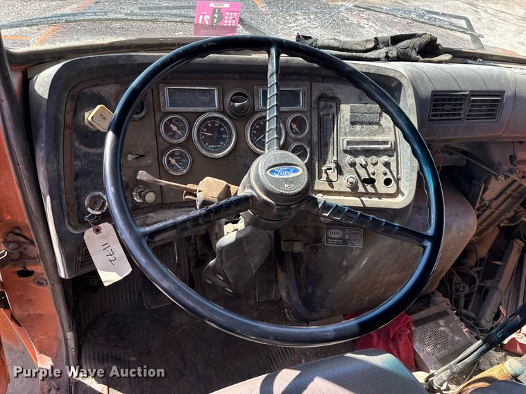 image for item DU3411 1995 Ford LNT8000 dump truck