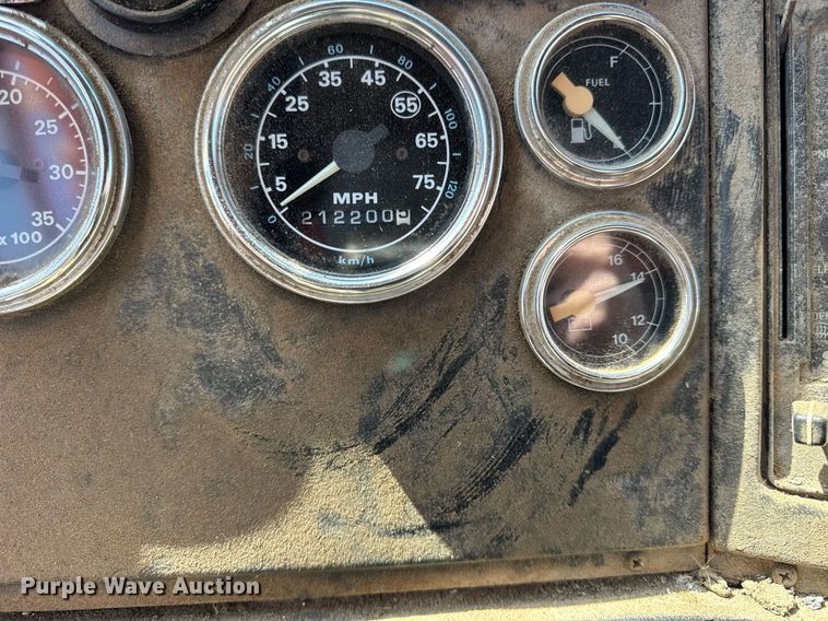 image for item DU3411 1995 Ford LNT8000 dump truck