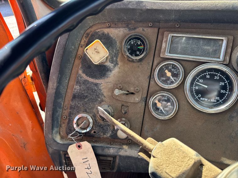 image for item DU3411 1995 Ford LNT8000 dump truck