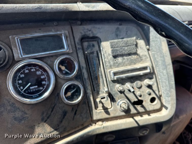 image for item DU3411 1995 Ford LNT8000 dump truck