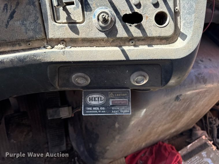 image for item DU3411 1995 Ford LNT8000 dump truck