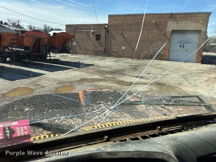 image for item DU3411 1995 Ford LNT8000 dump truck