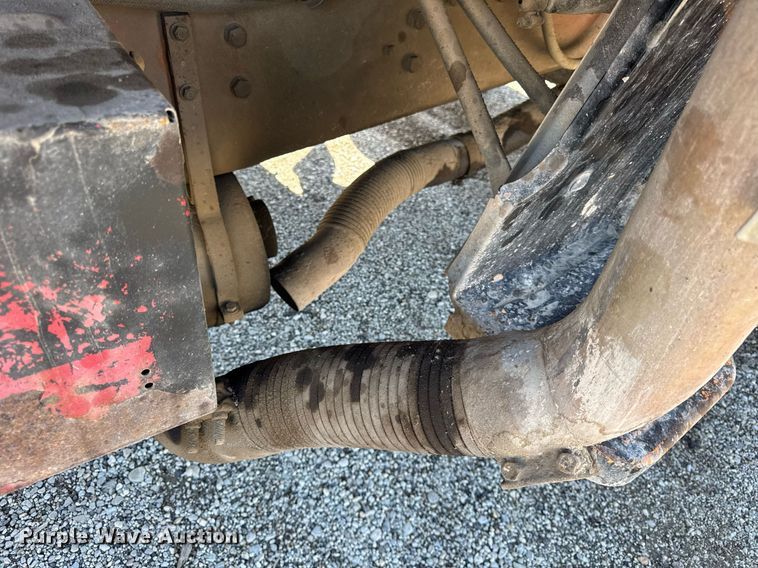 image for item DU3411 1995 Ford LNT8000 dump truck