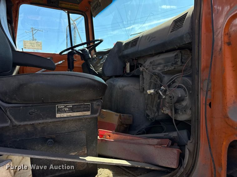 image for item DU3411 1995 Ford LNT8000 dump truck