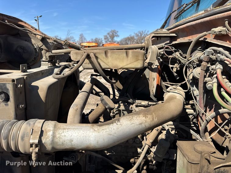 image for item DU3411 1995 Ford LNT8000 dump truck