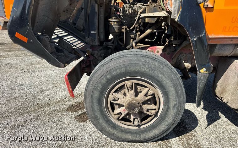 image for item DU3411 1995 Ford LNT8000 dump truck
