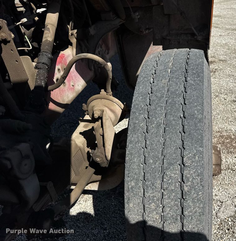 image for item DU3411 1995 Ford LNT8000 dump truck