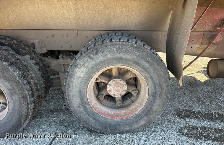 image for item DU3411 1995 Ford LNT8000 dump truck