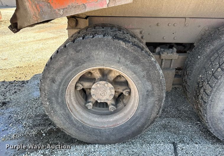 image for item DU3411 1995 Ford LNT8000 dump truck