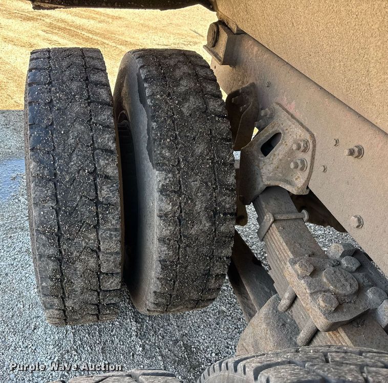 image for item DU3411 1995 Ford LNT8000 dump truck