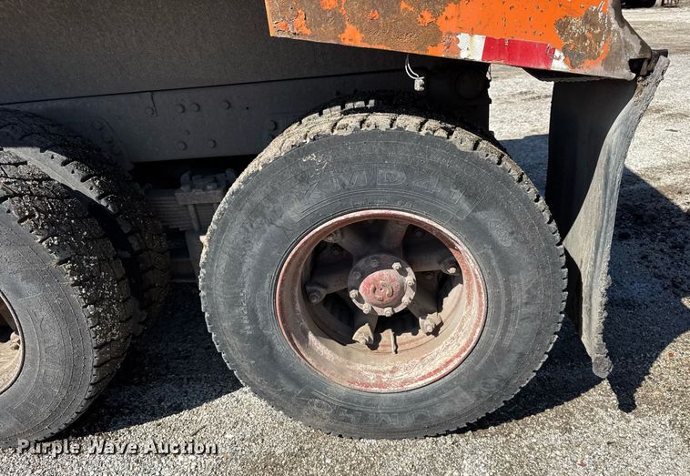 image for item DU3411 1995 Ford LNT8000 dump truck