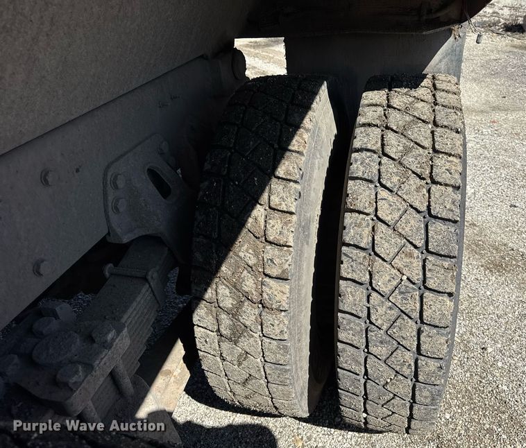 image for item DU3411 1995 Ford LNT8000 dump truck