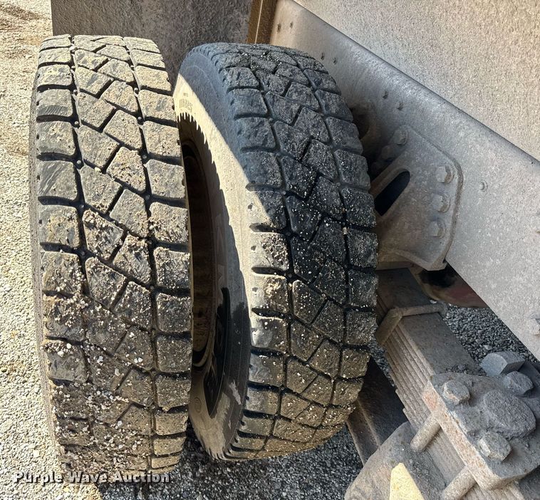 image for item DU3411 1995 Ford LNT8000 dump truck