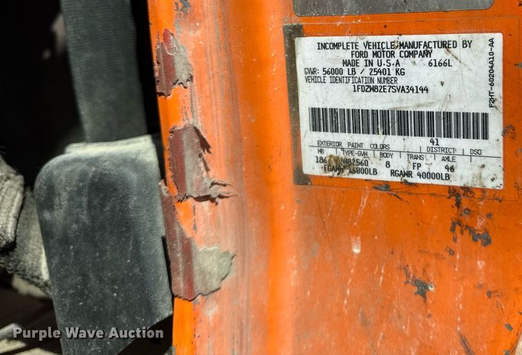 image for item DU3411 1995 Ford LNT8000 dump truck