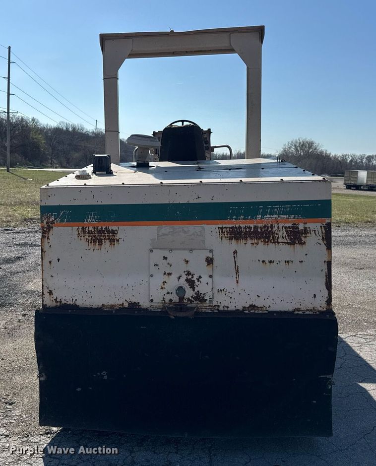 image for item DU3418 Smooth AP934 pneumatic roller