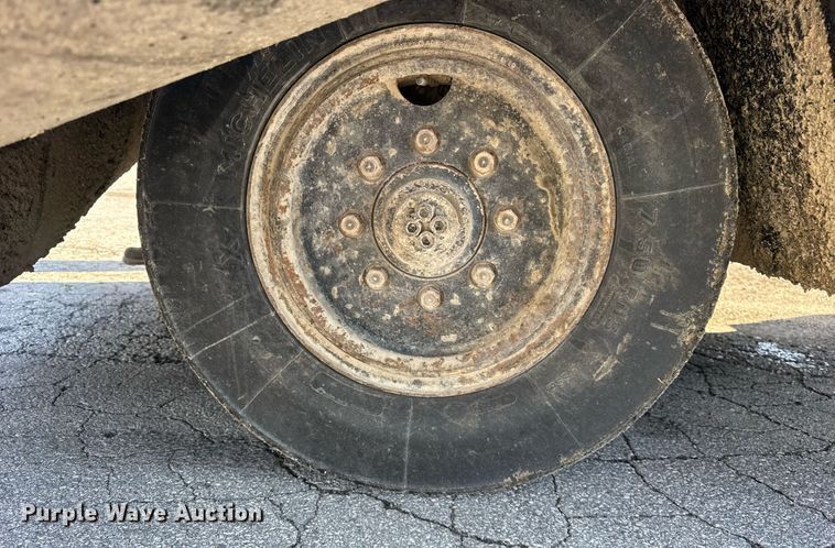 image for item DU3418 Smooth AP934 pneumatic roller