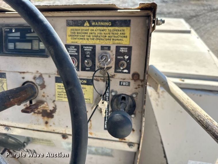 image for item DU3418 Smooth AP934 pneumatic roller