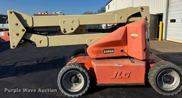 image for item DU3422 2007 JLG E450AJ boom lift