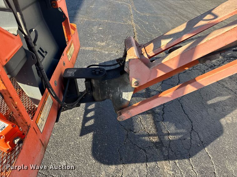 image for item DU3422 2007 JLG E450AJ boom lift
