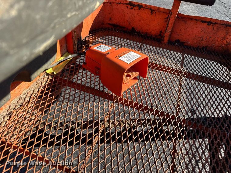 image for item DU3422 2007 JLG E450AJ boom lift